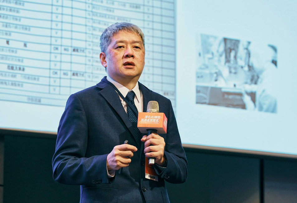 智慧製造產業顧問陳盈宏表示，運用AI即時分析銷售數據與市場需求，企業能夠動態調整生產計畫，確保產能最佳化