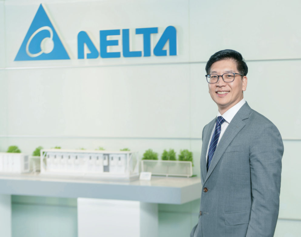 台達台灣業務總經理張立業表示，AI機櫃功率密度快速提高，企業須在資料中心規畫初期整合供配電、液冷、環境感測與維運資料，並透過DCIM及數位孿生掌握容量、能源效率與擴充風險。
