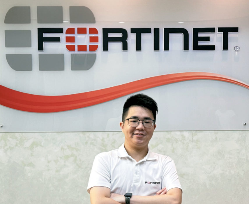 Fortinet技術顧問李尚峰認為,醫療機構應採納AI驅動的統一資安架構,從零信任的身分管控做起,實現跨多雲環境的自動化威脅偵測與即時應變。
