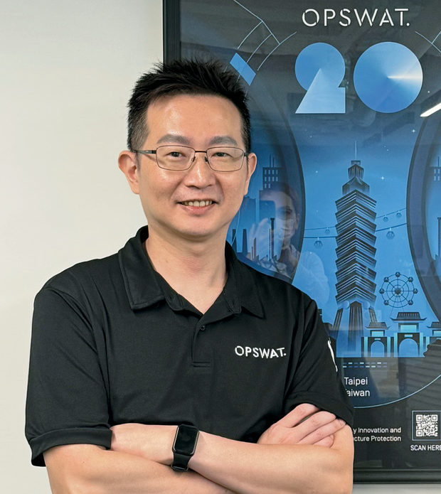 OPSWAT北亞區技術顧問周裕華指出，為了簡化資料治理複雜度，OPSWAT近年積極發展平台化解決方案，以MetaDefender為基礎整合自家與第三方技術，形塑可擴充、可視化、可稽核的防護架構。