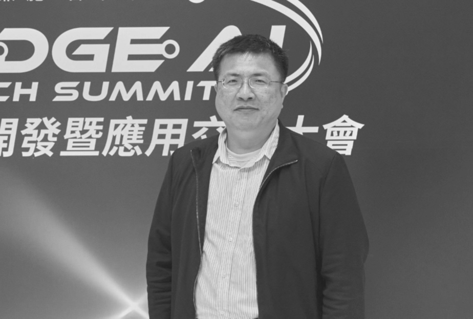 滿拓科技執行長吳昕益認為，邊緣AI部署面臨的四大挑戰：大型模型難以落地、算力限制、計算與記憶體雙重瓶頸，以及軟硬體之間的斷層。
