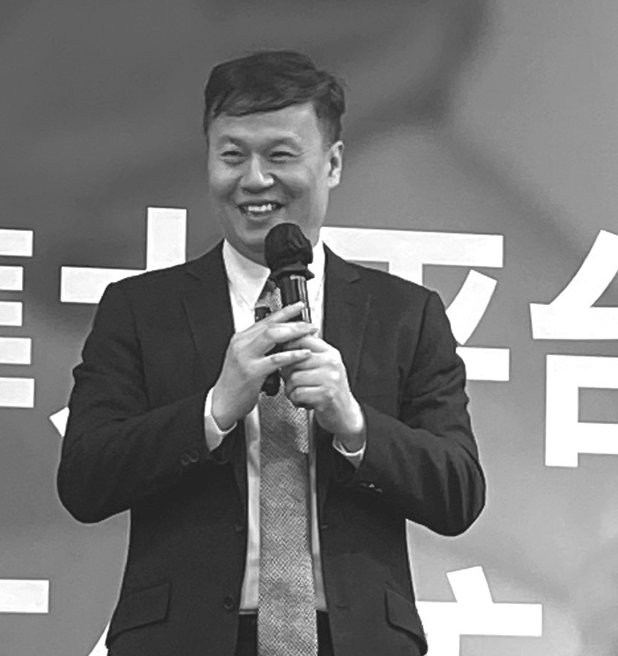 衛福部資訊處長李建璋指出,未來將透過「資料統一」、「規則統一」、「應用程式統一」三大核心策略,打造完善的醫療數據生態系統,確保數據順暢交換,提升醫療決策的準確性與行政效率。